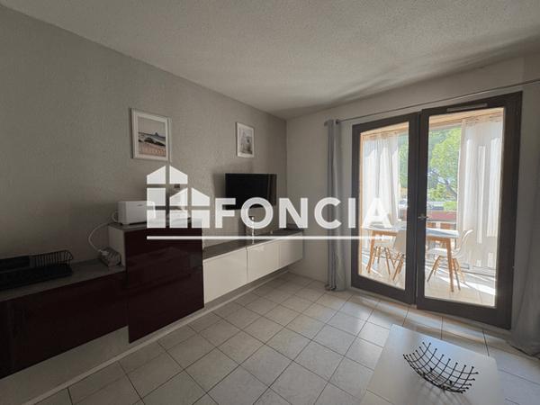 Location Studio meublé 24.3 m² - La Londe Les Maures 83250