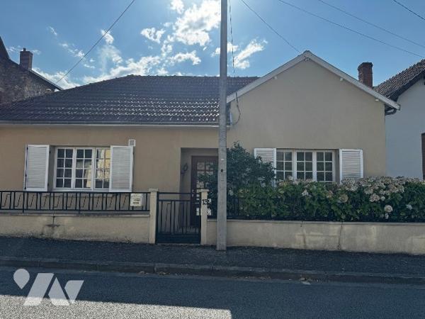 Maison de plain-pied avec garages en centre ville