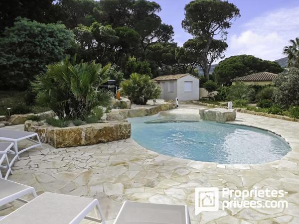 Villa avec jardin, garage, piscine et dépendance à Sainte Maxime