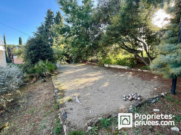 Villa avec jardin, garage, piscine et dépendance à Sainte Maxime