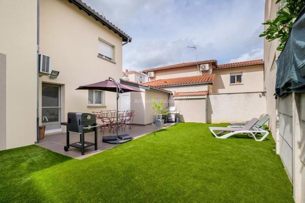 Vente                                                      Maison
                        
                     6 pièces                      170 m2                     à Villeurbanne