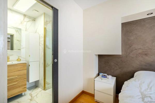 Vente                                                      Maison
                        
                     6 pièces                      170 m2                     à Villeurbanne