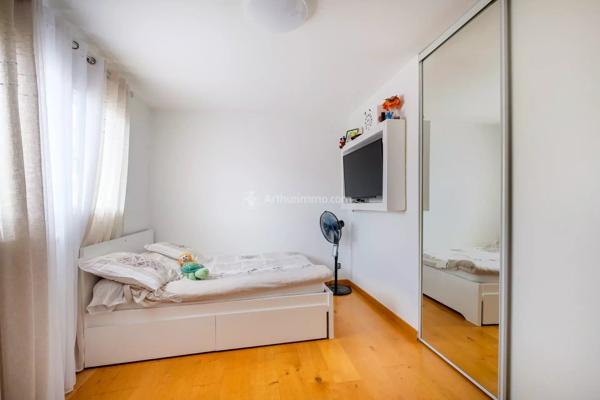 Vente                                                      Maison
                        
                     6 pièces                      170 m2                     à Villeurbanne