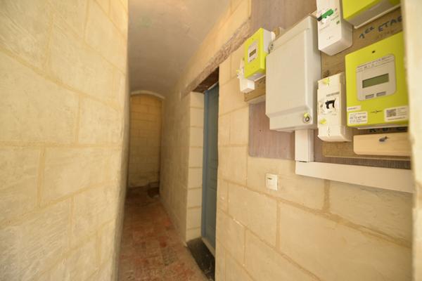 49000 ANGERS IMMEUBLE AVEC 3 STUDIOS LOUES / SECTEUR CHU