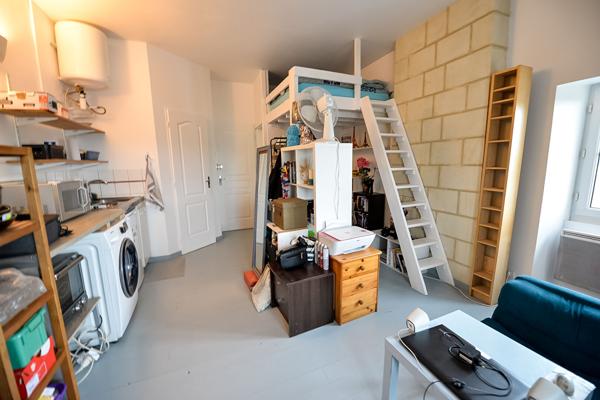 49000 ANGERS IMMEUBLE AVEC 3 STUDIOS LOUES / SECTEUR CHU