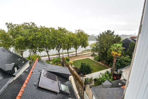 49000 ANGERS IMMEUBLE AVEC 3 STUDIOS LOUES / SECTEUR CHU