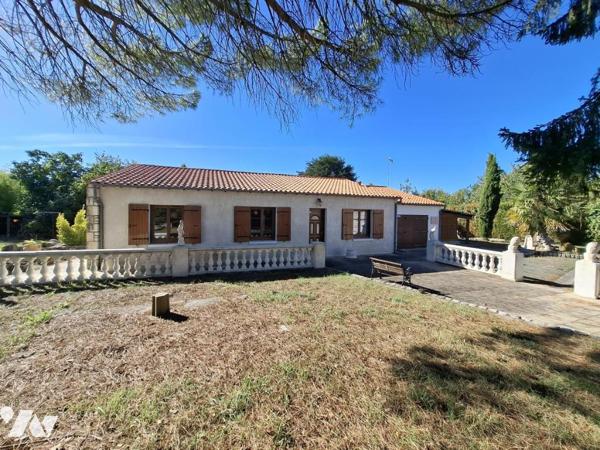 Plain pied de 108 m² hab avec 3 chambres et grand garage à LES GONDS sur 3484m² de terrain