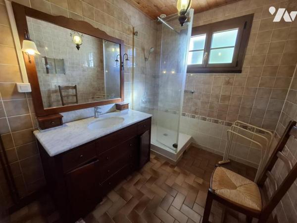 Plain pied de 108 m² hab avec 3 chambres et grand garage à LES GONDS sur 3484m² de terrain