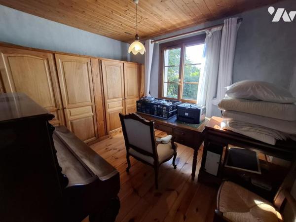 Plain pied de 108 m² hab avec 3 chambres et grand garage à LES GONDS sur 3484m² de terrain