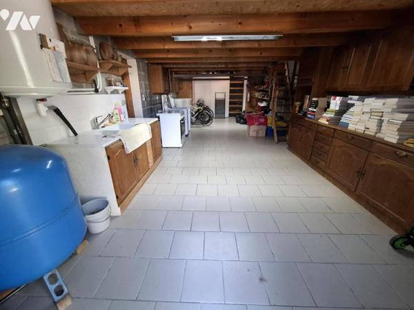 Plain pied de 108 m² hab avec 3 chambres et grand garage à LES GONDS sur 3484m² de terrain