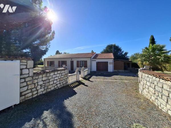 Plain pied de 108 m² hab avec 3 chambres et grand garage à LES GONDS sur 3484m² de terrain