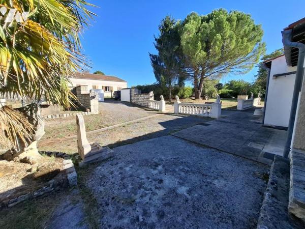 Plain pied de 108 m² hab avec 3 chambres et grand garage à LES GONDS sur 3484m² de terrain
