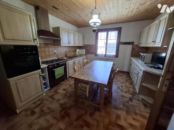 Plain pied de 108 m² hab avec 3 chambres et grand garage à LES GONDS sur 3484m² de terrain