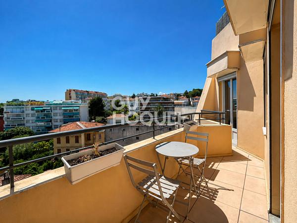 Nice - Baumettes  Bail meublé  2 pièces avec double terrasse et vue mer panoramique