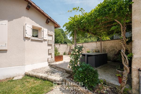 Maison en pierre chargée d’histoire dans un cadre bucolique