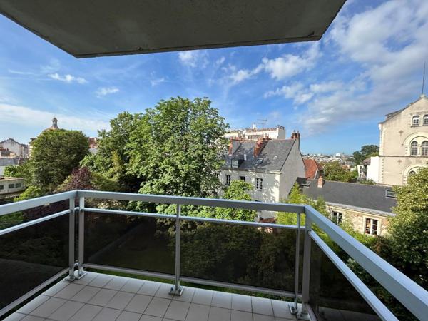 Appartement * 1 Pièces * 30 M² * 44000 Nantes * 523 * 44 * 567,  
Nantes 44000