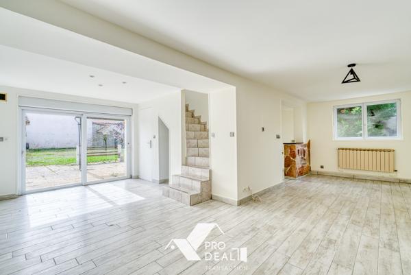 PRODEAL TRANSACTION BRON PROPOSE: DANS QUARTIER CALME ET RESIDENTIEL PROCHE PARC DU CHÊNE, MAISON DE 108 M2 CARRÉ AU SOL SUR TERRAIN PISCINABLE DE 600 M2 ARBORÉ ET PAYSAGER.