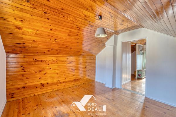 PRODEAL TRANSACTION BRON PROPOSE: DANS QUARTIER CALME ET RESIDENTIEL PROCHE PARC DU CHÊNE, MAISON DE 108 M2 CARRÉ AU SOL SUR TERRAIN PISCINABLE DE 600 M2 ARBORÉ ET PAYSAGER.