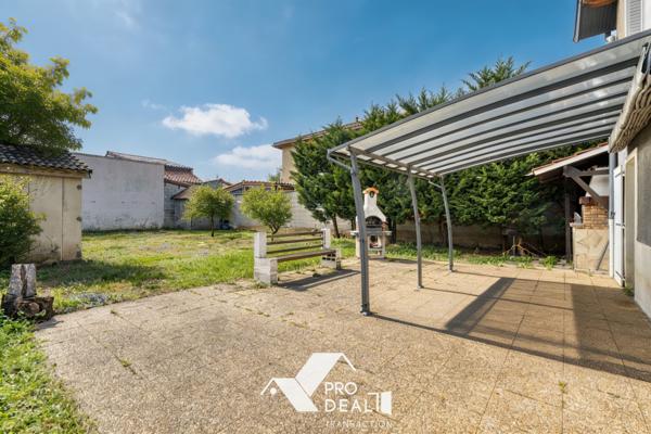 PRODEAL TRANSACTION BRON PROPOSE: DANS QUARTIER CALME ET RESIDENTIEL PROCHE PARC DU CHÊNE, MAISON DE 108 M2 CARRÉ AU SOL SUR TERRAIN PISCINABLE DE 600 M2 ARBORÉ ET PAYSAGER.