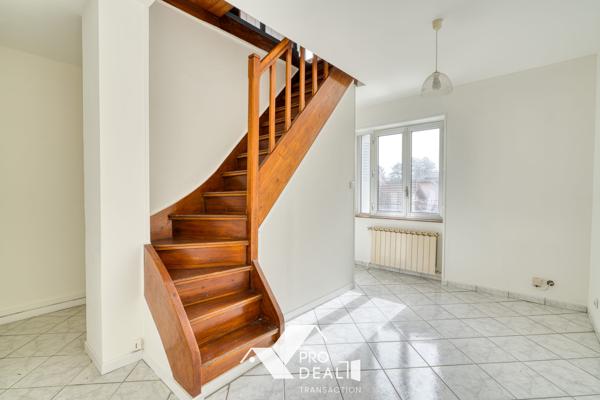 PRODEAL TRANSACTION BRON PROPOSE: DANS QUARTIER CALME ET RESIDENTIEL PROCHE PARC DU CHÊNE, MAISON DE 108 M2 CARRÉ AU SOL SUR TERRAIN PISCINABLE DE 600 M2 ARBORÉ ET PAYSAGER.