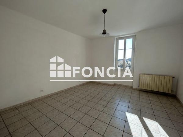 Location Maison 6 pièces 140 m² - PLACE DE L'HORLOGE Vallabrix 30700