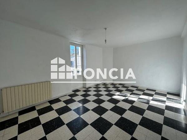 Location Maison 6 pièces 140 m² - PLACE DE L'HORLOGE Vallabrix 30700