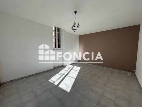 Location Maison 6 pièces 140 m² - PLACE DE L'HORLOGE Vallabrix 30700