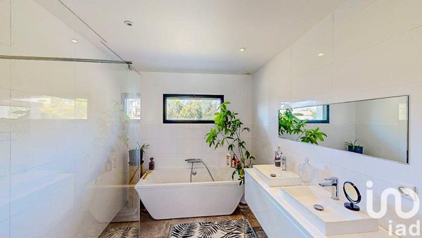 Maison 8 pièces de 229 m² à Urrugne (64122)