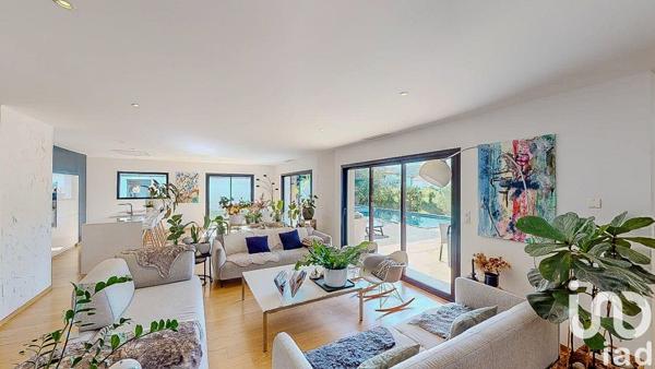 Maison 8 pièces de 229 m² à Urrugne (64122)