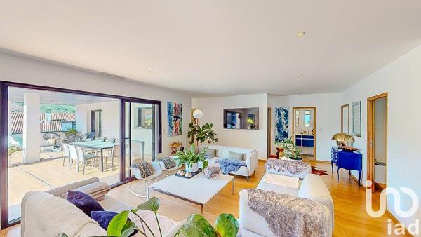 Maison 8 pièces de 229 m² à Urrugne (64122)