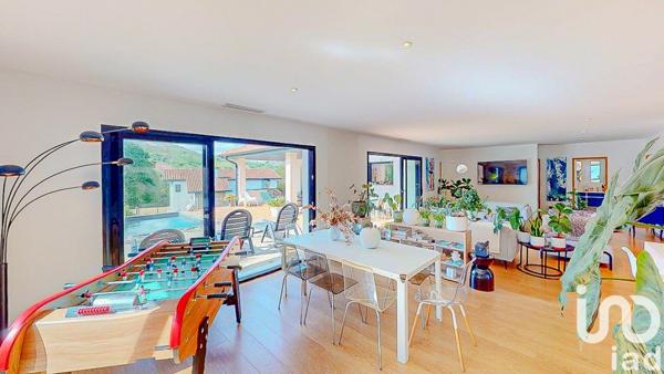 Maison 8 pièces de 229 m² à Urrugne (64122)