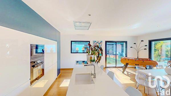 Maison 8 pièces de 229 m² à Urrugne (64122)