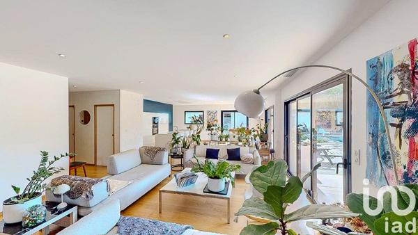 Maison 8 pièces de 229 m² à Urrugne (64122)