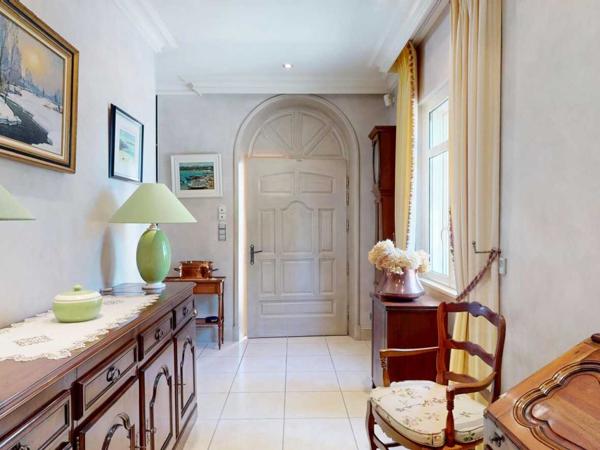 Maison contemporaine - Terrasson En Périgord Noir, sur les hauteurs de Terrasson-la-Villedieu, importante maison contemporaine de très belle facture construite par un architecte avec accessibilité PMR, située au calme, sur un beau terrain paysagé d'environ 2500 m².