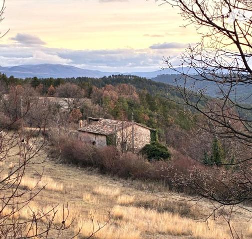 CORPS DE FERME EN RUINE AVEC TERRAIN A MOUSTIERS-SAINTE-MARIE