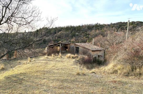 CORPS DE FERME EN RUINE AVEC TERRAIN A MOUSTIERS-SAINTE-MARIE