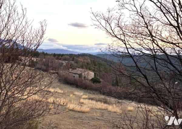 CORPS DE FERME EN RUINE AVEC TERRAIN A MOUSTIERS-SAINTE-MARIE