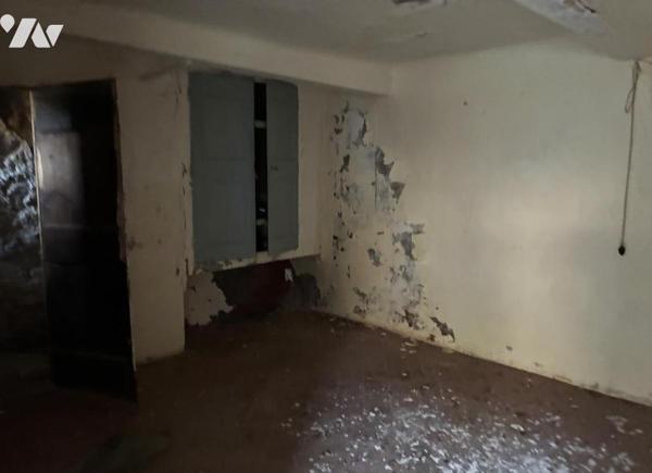 CORPS DE FERME EN RUINE AVEC TERRAIN A MOUSTIERS-SAINTE-MARIE