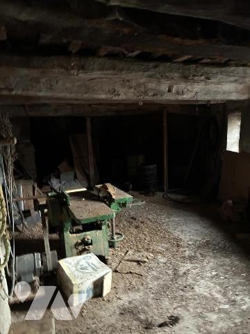 CORPS DE FERME EN RUINE AVEC TERRAIN A MOUSTIERS-SAINTE-MARIE