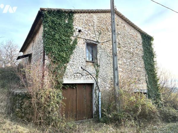 CORPS DE FERME EN RUINE AVEC TERRAIN A MOUSTIERS-SAINTE-MARIE