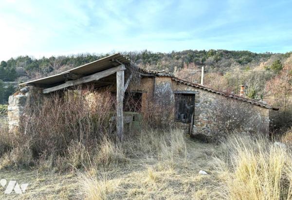 CORPS DE FERME EN RUINE AVEC TERRAIN A MOUSTIERS-SAINTE-MARIE