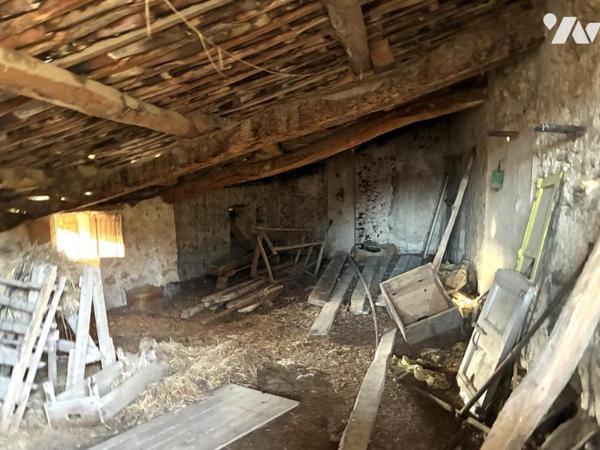 CORPS DE FERME EN RUINE AVEC TERRAIN A MOUSTIERS-SAINTE-MARIE