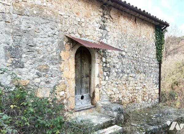 CORPS DE FERME EN RUINE AVEC TERRAIN A MOUSTIERS-SAINTE-MARIE