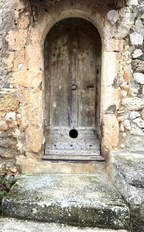 CORPS DE FERME EN RUINE AVEC TERRAIN A MOUSTIERS-SAINTE-MARIE