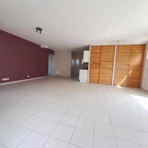 CREON - Maison contemporaine de plain-pied avec garage sur 730 m² de terrain , Creon CREON - Maison contemporaine de plain-pied avec garage sur 730 m² de terrain , Creon