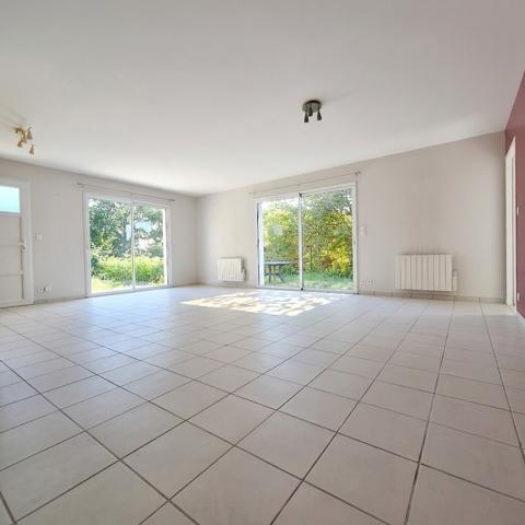 CREON - Maison contemporaine de plain-pied avec garage sur 730 m² de terrain , Creon CREON - Maison contemporaine de plain-pied avec garage sur 730 m² de terrain , Creon