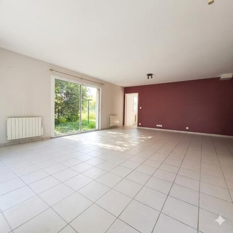 CREON - Maison contemporaine de plain-pied avec garage sur 730 m² de terrain , Creon CREON - Maison contemporaine de plain-pied avec garage sur 730 m² de terrain , Creon