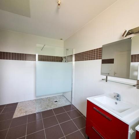 CREON - Maison contemporaine de plain-pied avec garage sur 730 m² de terrain , Creon CREON - Maison contemporaine de plain-pied avec garage sur 730 m² de terrain , Creon