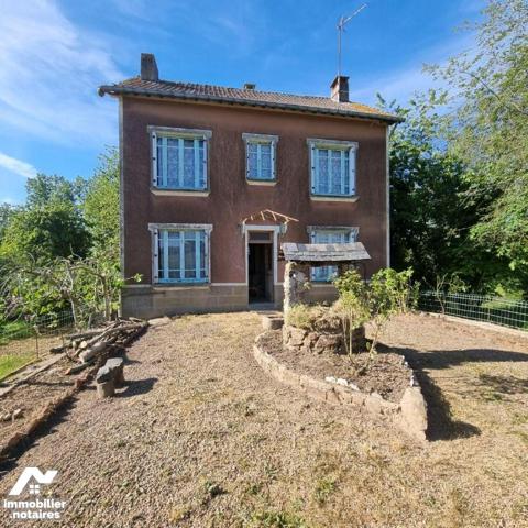 A St Loup du Gast, nous proposons à la vente, une maison d'une surface de 105m², à rénover, com...