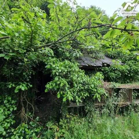 A St Loup du Gast, nous proposons à la vente, une maison d'une surface de 105m², à rénover, com...